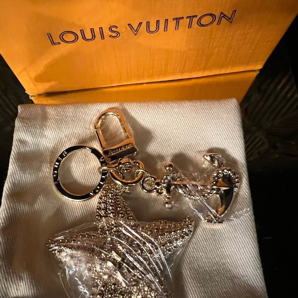 Louis Vuitton Nautical Starfish Gold Bag Charm (Model M02622) Full Inclusion - Picture 2 of 12